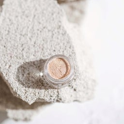 UOGA UOGA Natural Eye Shadow with Amber - Naked & Happy