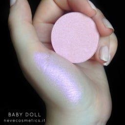 Single Eyeshadow Shades of color from pink to red to purple