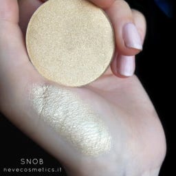 Single Eyeshadow Shades of color from white to beige to gold