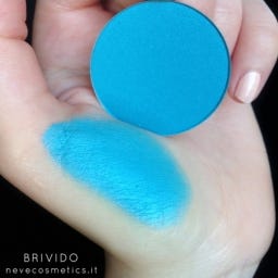 Neve Cosmetics Single Eyeshadow Shades of color blue