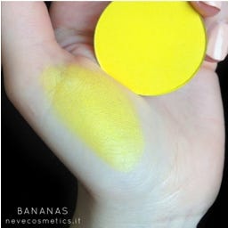 Single Eyeshadow Shades of color from yellow to orange to green