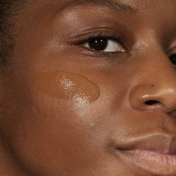 MÁDARA SKINONYM Semi-Matte Peptide Foundation