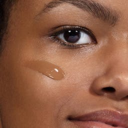MÁDARA SKINONYM Semi-Matte Peptide Foundation