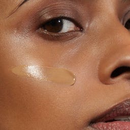 MÁDARA SKINONYM Semi-Matte Peptide Foundation
