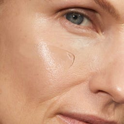MÁDARA SKINONYM Semi-Matte Peptide Foundation