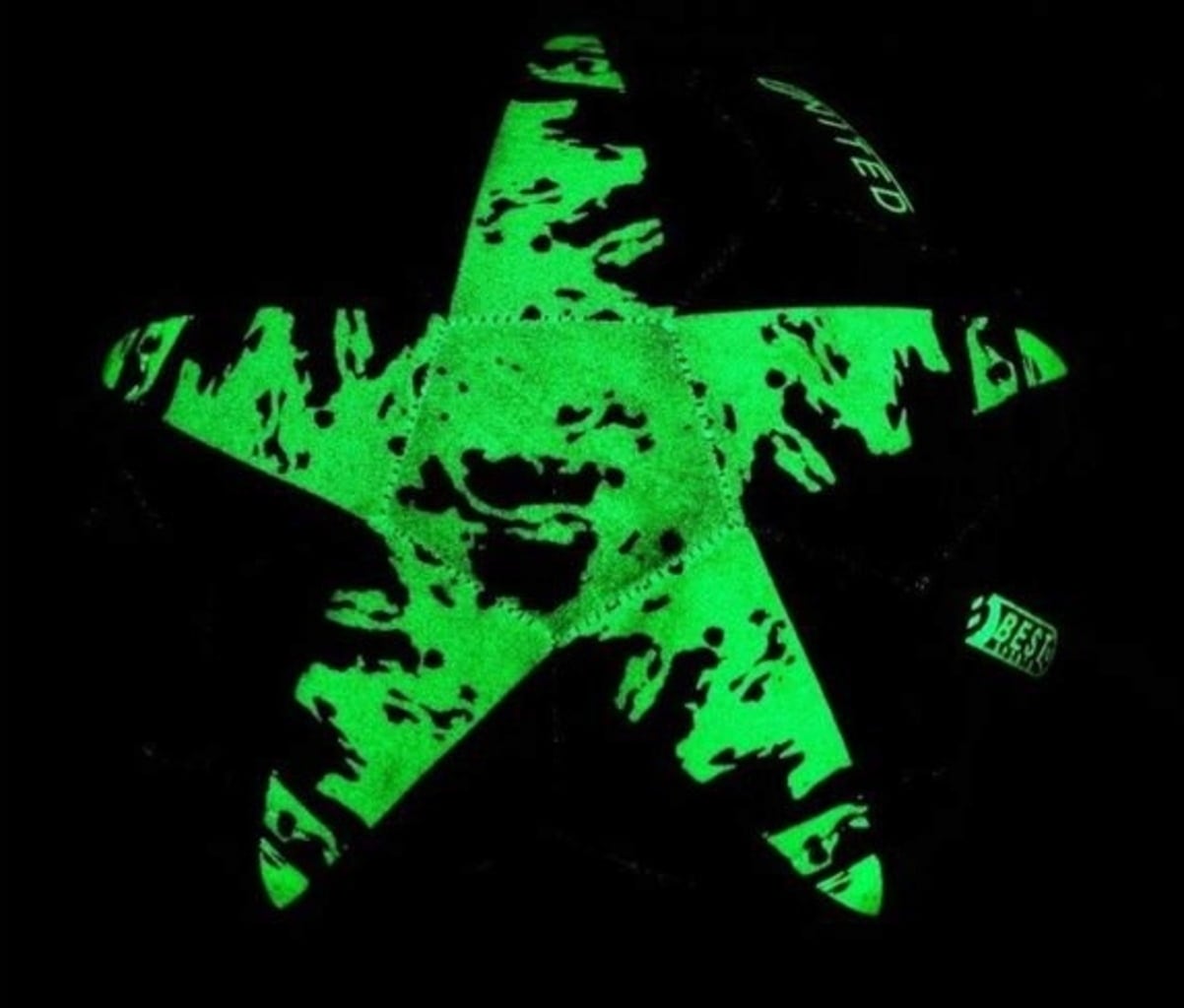 BEST Sport & Freizeit Fußball - Glow In The Dark Stern - 1 Stk