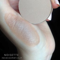 Neve Cosmetics Single Eyeshadow Shades of color brown - Noisette