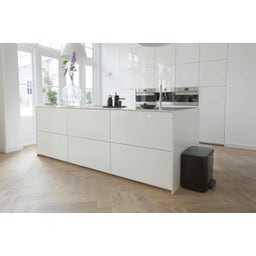 Brabantia Bo Treteimer 36 L mit Kunststoffeinsatz - Matt Black