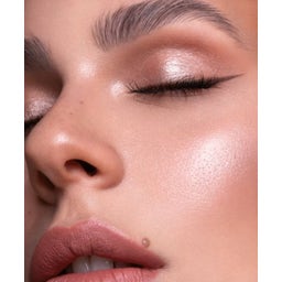 Catrice More Than Glow Highlighter - 20 - Supreme Rose Beam