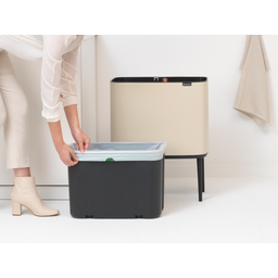 Brabantia Bo Touch Bin 36 L mit Kunststoffeinsatz - Soft Beige