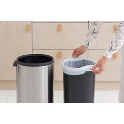 Brabantia Touch Bin New 30 L mit Kunststoffeinsatz - Matt Steel Fingerprint Proof