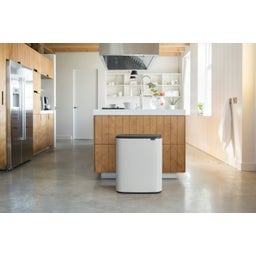 Bo Touch Bin 60 L mit 1 Kunststoffeinsatz - White