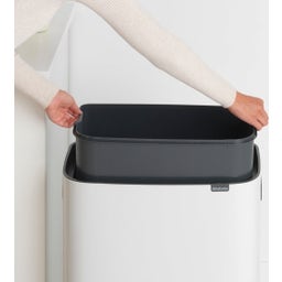 Bo Touch Bin 60 L mit 1 Kunststoffeinsatz - White