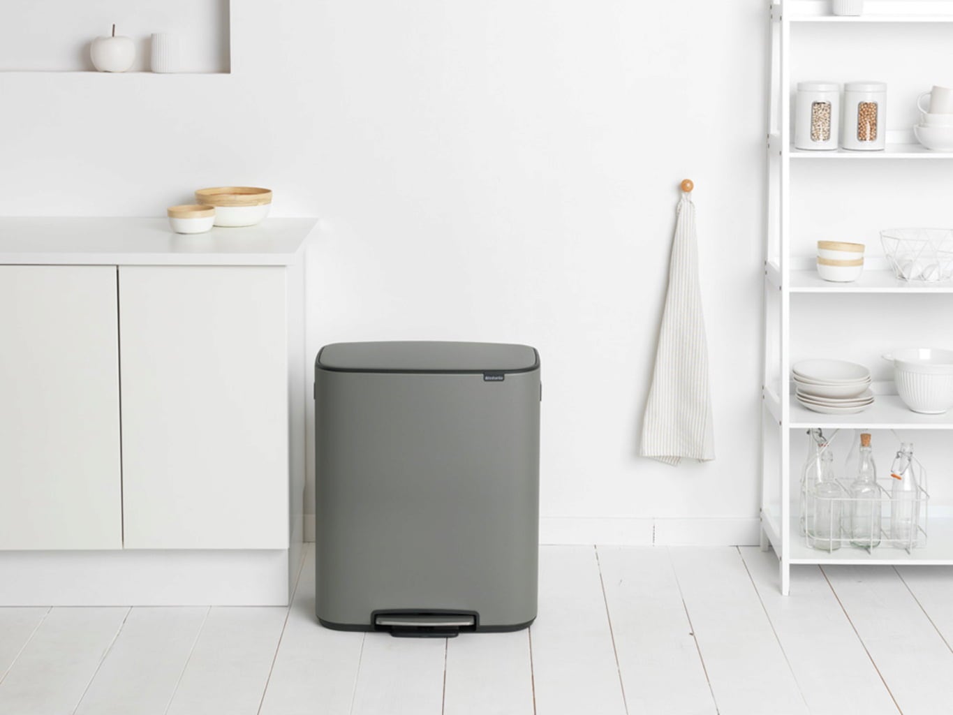 Bo Treteimer mit Kunststoffeinsatz, 60 Liter - Mineral Concrete Grey