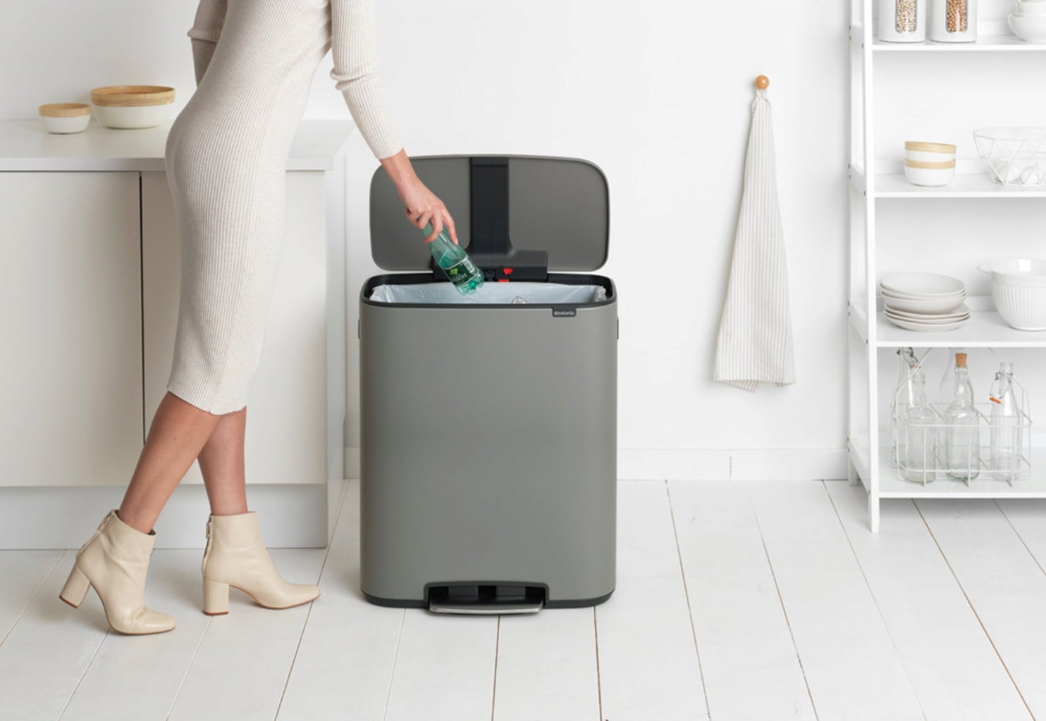 Bo Treteimer mit Kunststoffeinsatz, 60 Liter - Mineral Concrete Grey