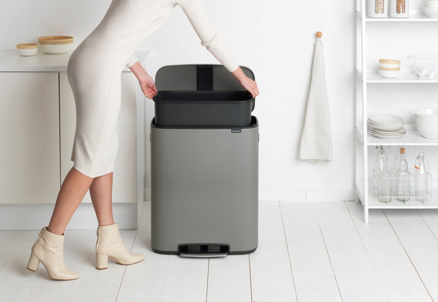 Bo Treteimer mit Kunststoffeinsatz, 60 Liter - Mineral Concrete Grey
