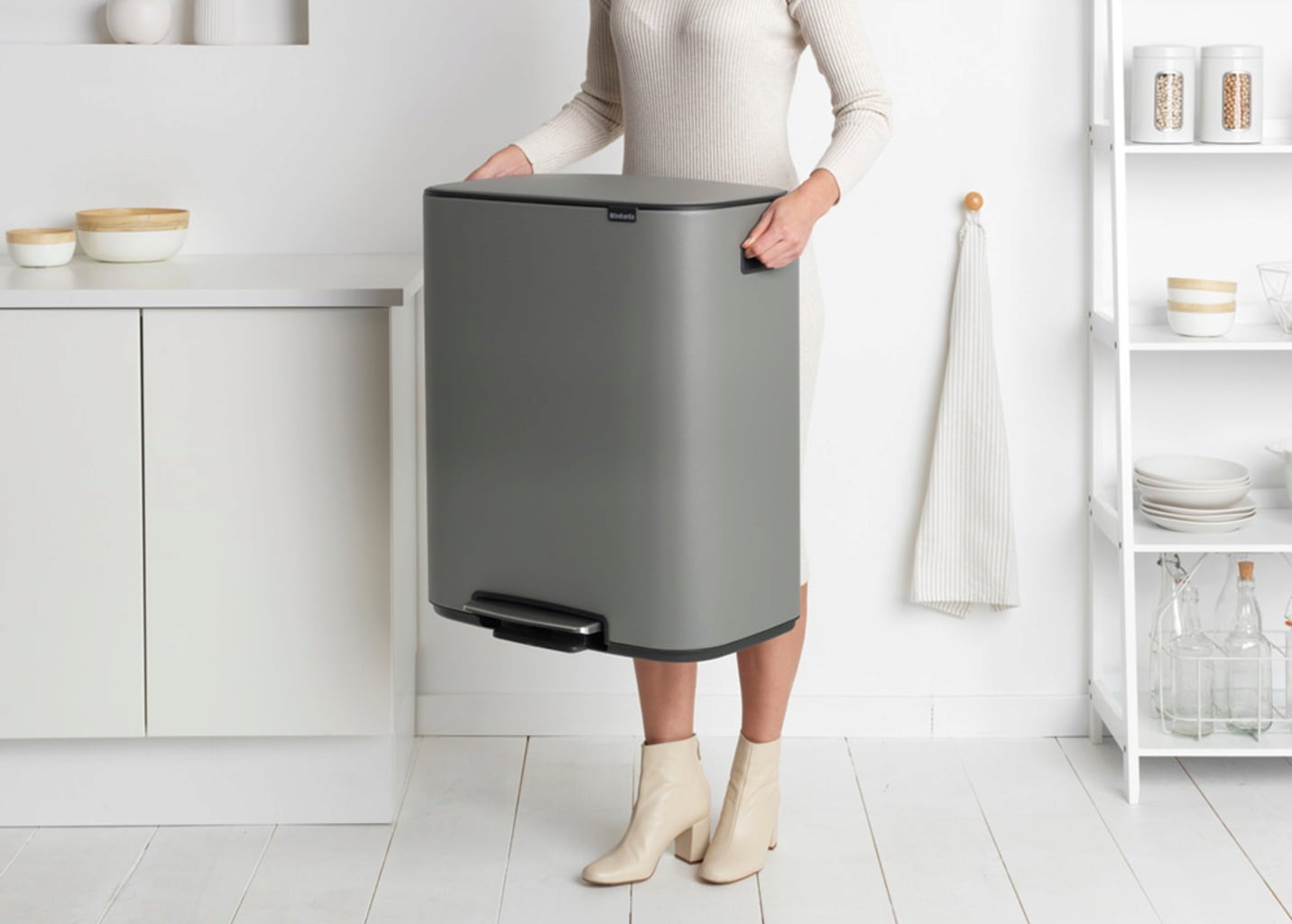 Bo Treteimer mit Kunststoffeinsatz, 60 Liter - Mineral Concrete Grey