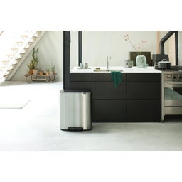 Brabantia Bo Treteimer, 2 x 30L - Matt Steel Fingerprint Proof